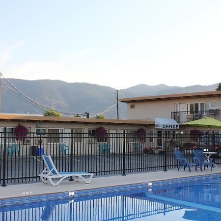 Flamingo Motel Penticton Bagian luar foto