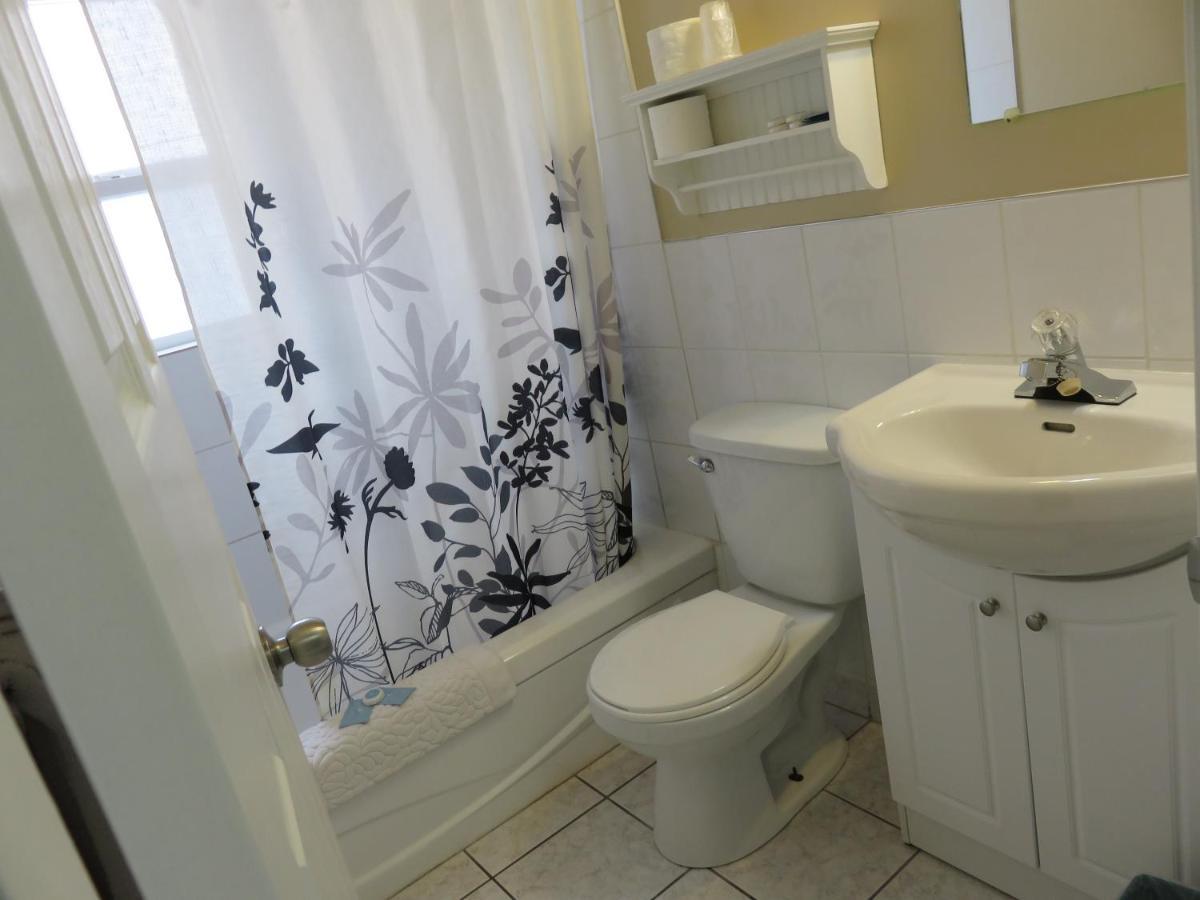 Flamingo Motel Penticton Bagian luar foto