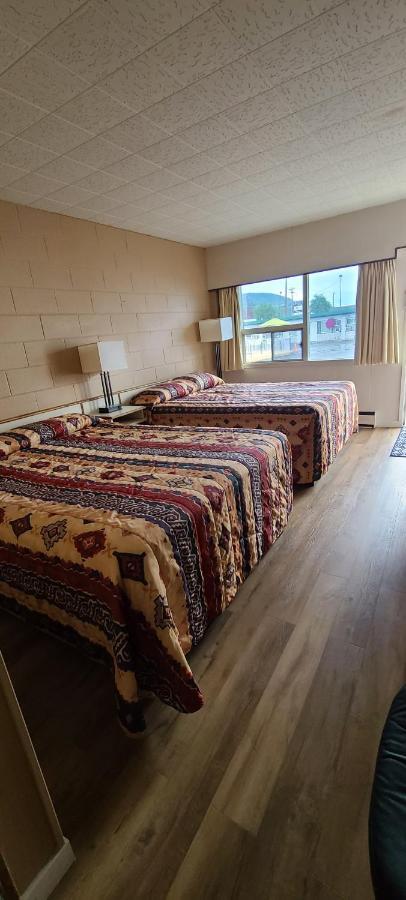 Flamingo Motel Penticton Bagian luar foto
