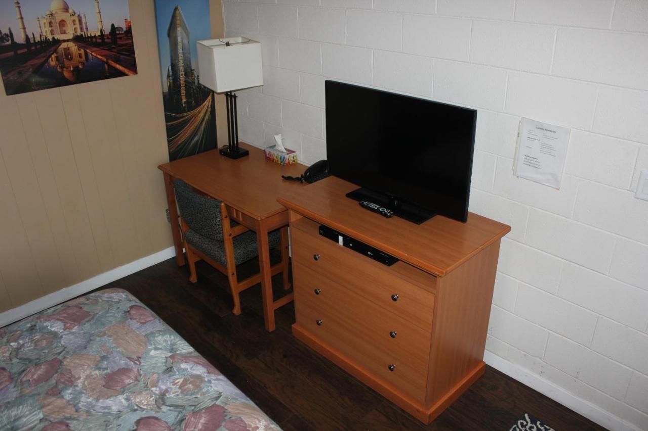 Flamingo Motel Penticton Bagian luar foto