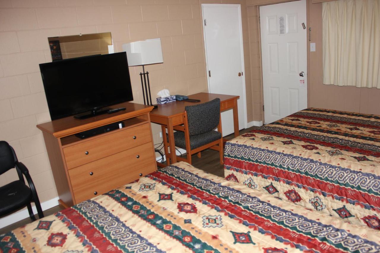 Flamingo Motel Penticton Bagian luar foto