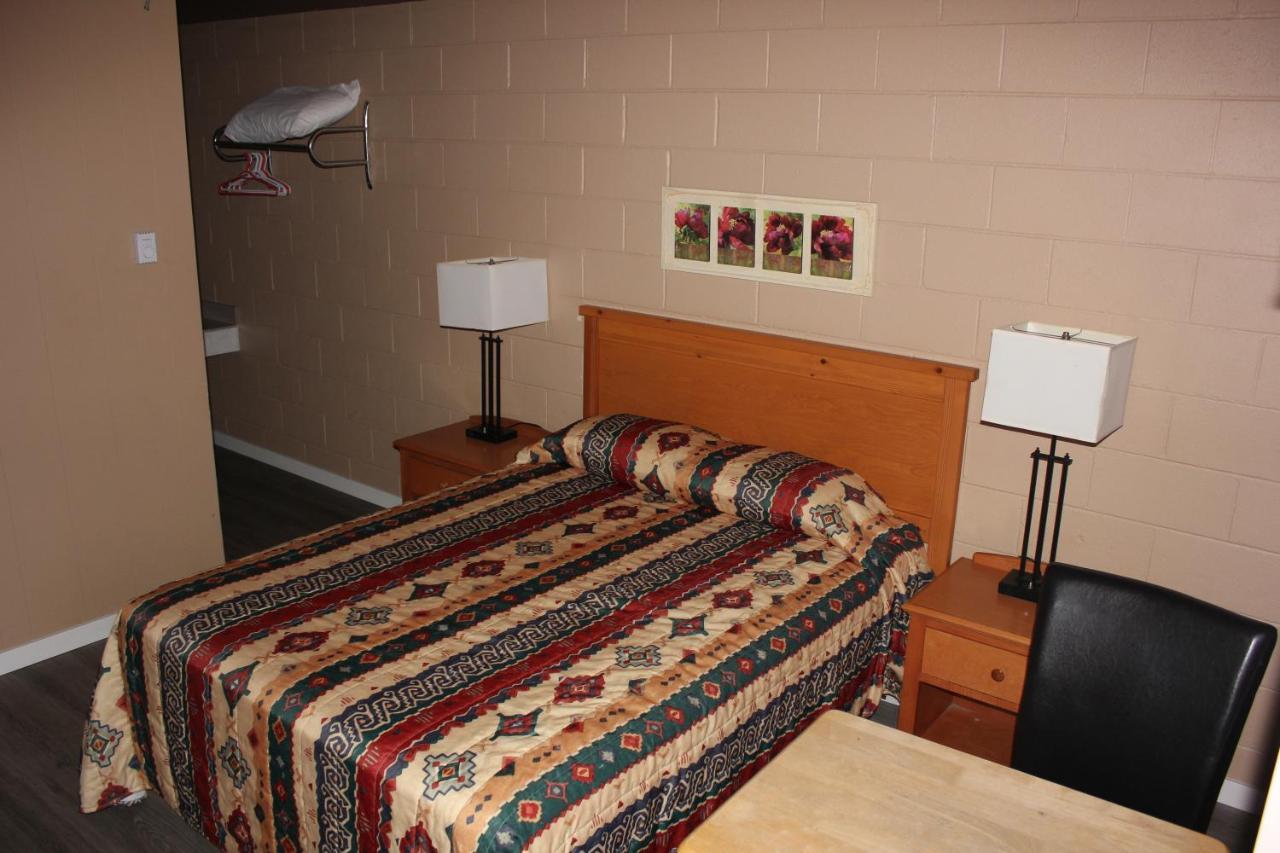 Flamingo Motel Penticton Bagian luar foto