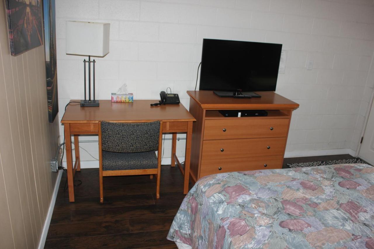 Flamingo Motel Penticton Bagian luar foto