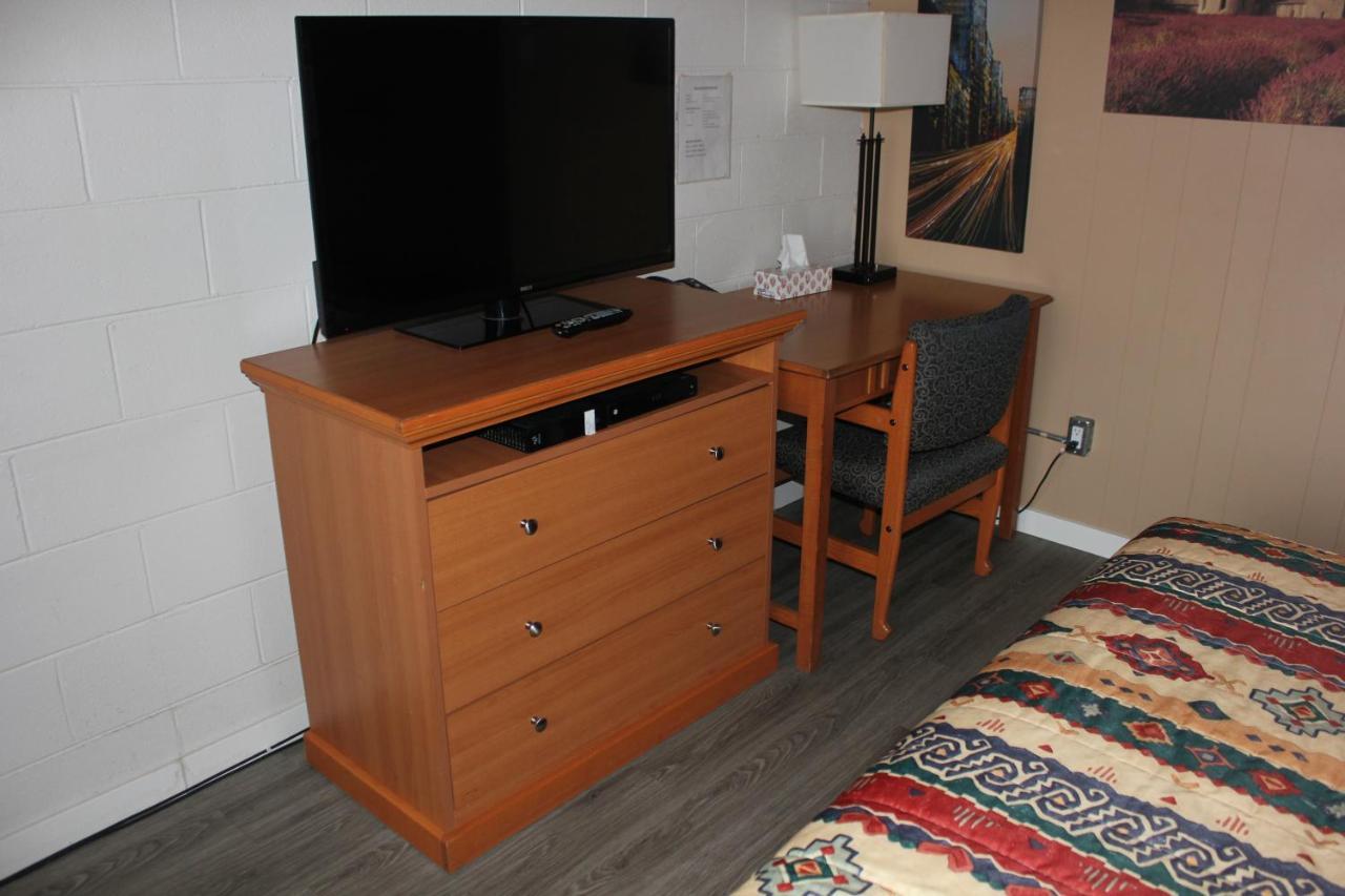 Flamingo Motel Penticton Bagian luar foto