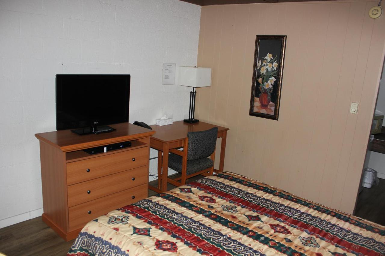 Flamingo Motel Penticton Bagian luar foto