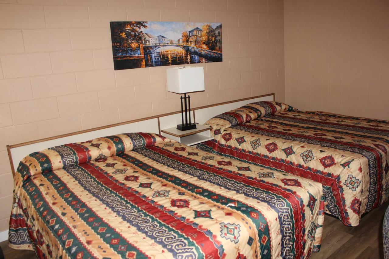 Flamingo Motel Penticton Bagian luar foto