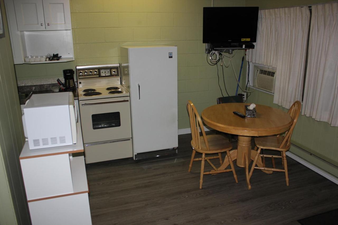 Flamingo Motel Penticton Bagian luar foto