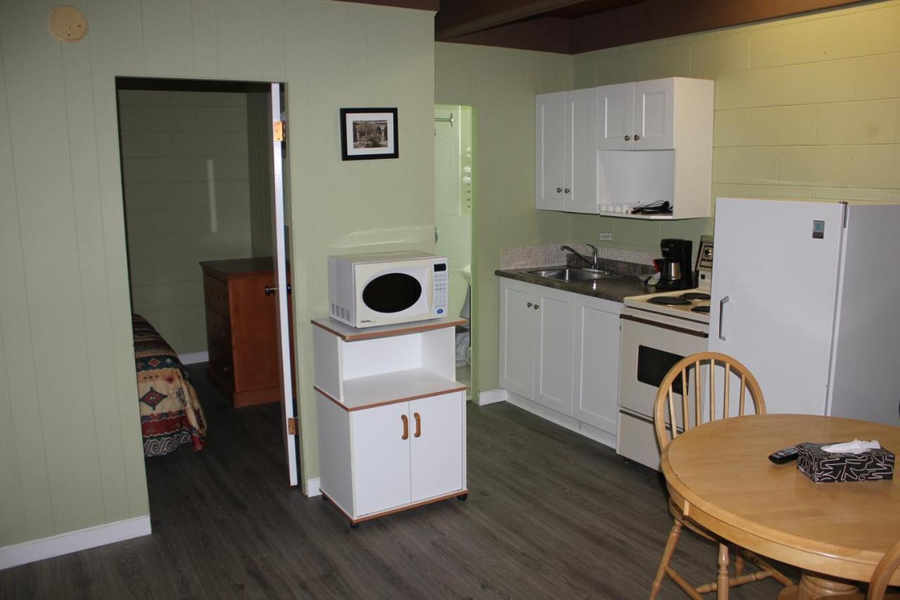 Flamingo Motel Penticton Bagian luar foto