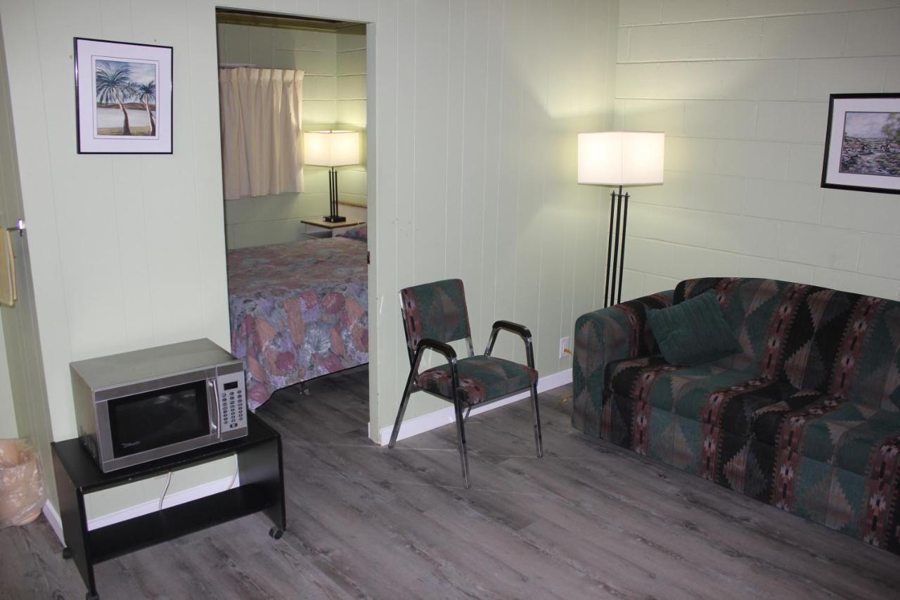 Flamingo Motel Penticton Bagian luar foto