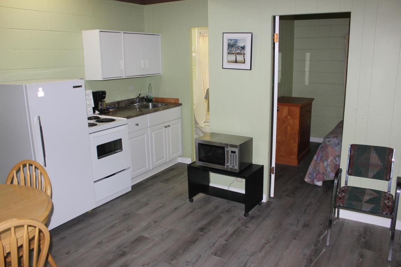 Flamingo Motel Penticton Bagian luar foto