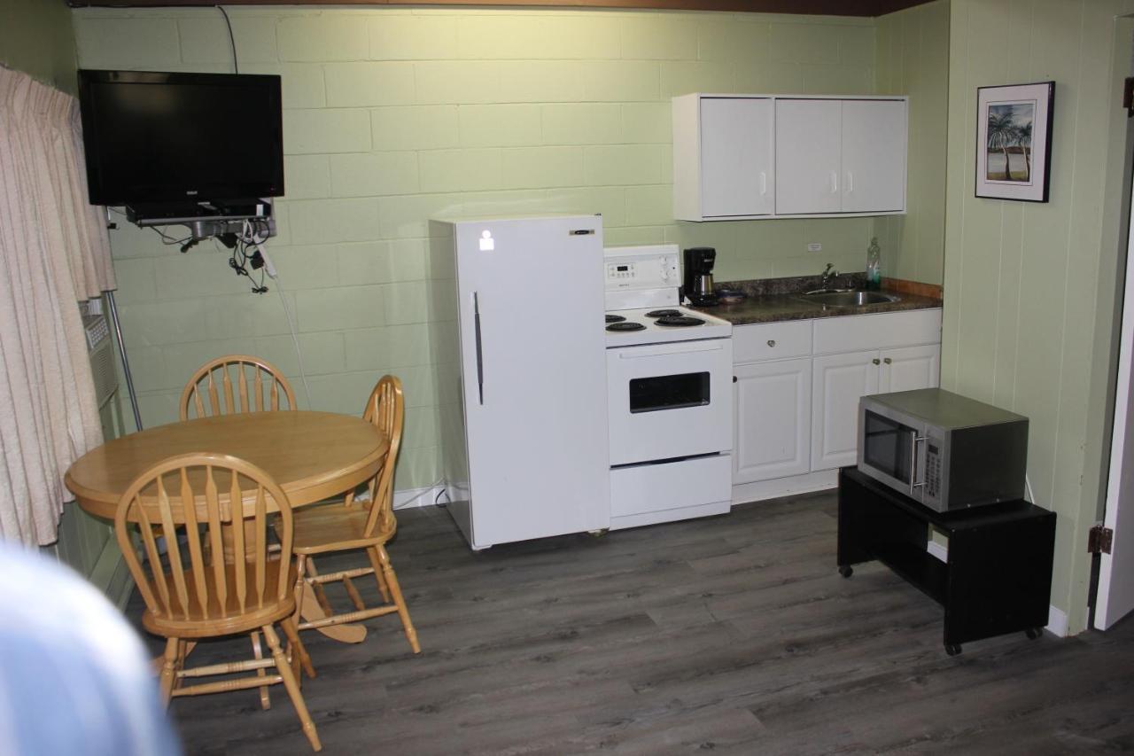 Flamingo Motel Penticton Bagian luar foto