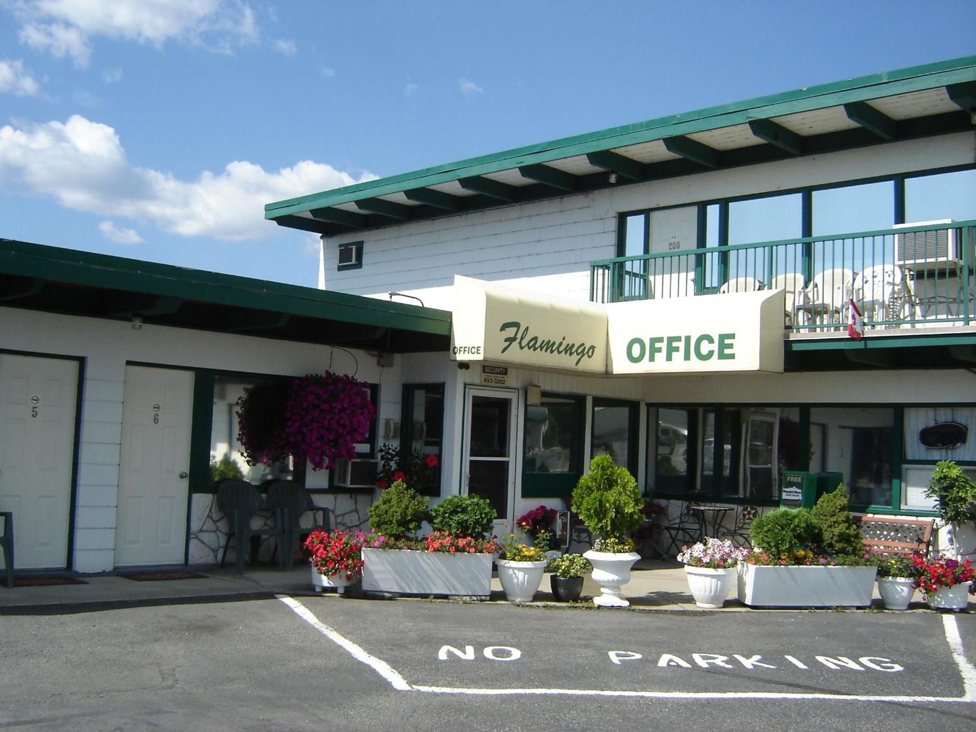 Flamingo Motel Penticton Bagian luar foto