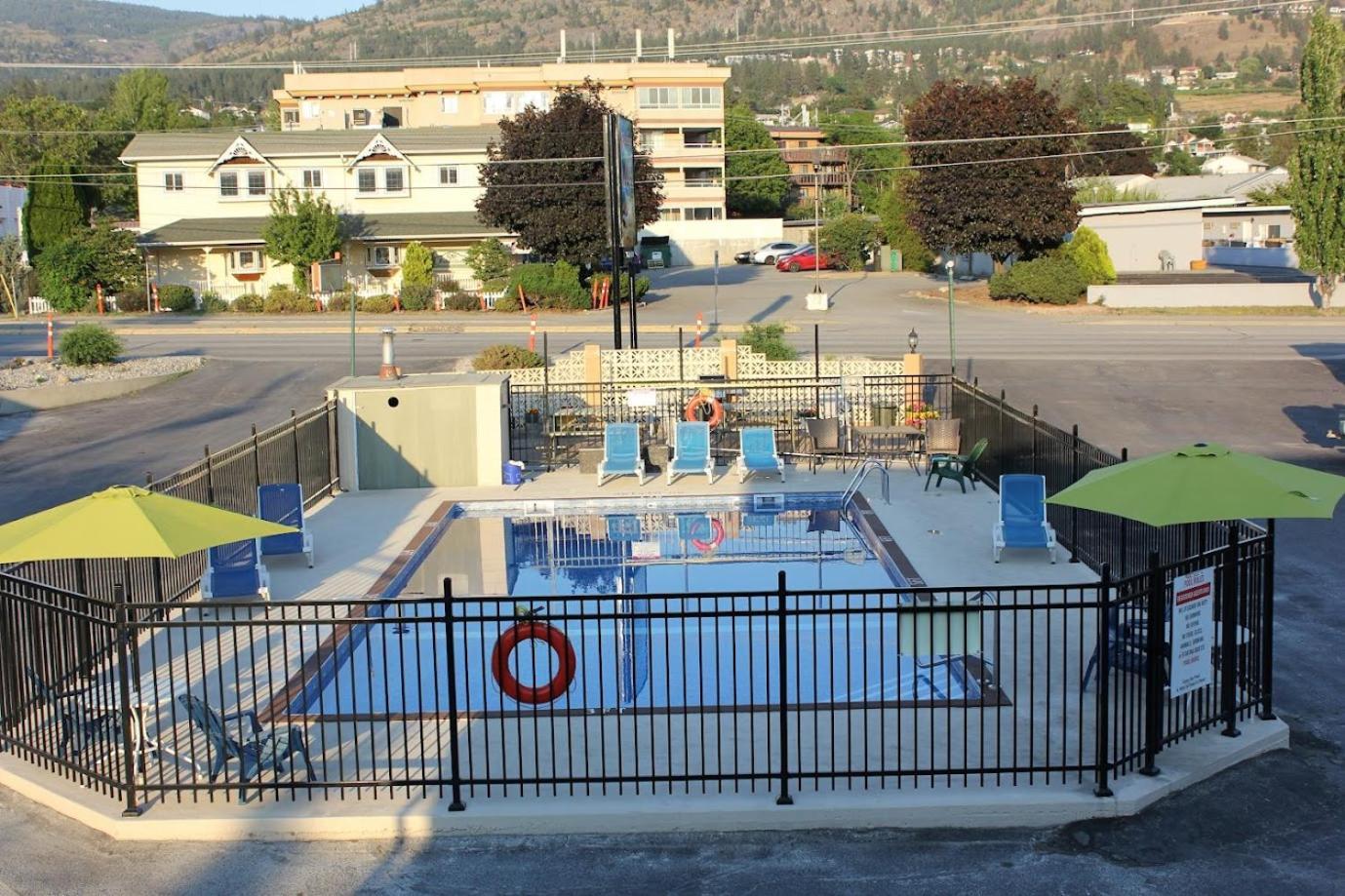 Flamingo Motel Penticton Bagian luar foto