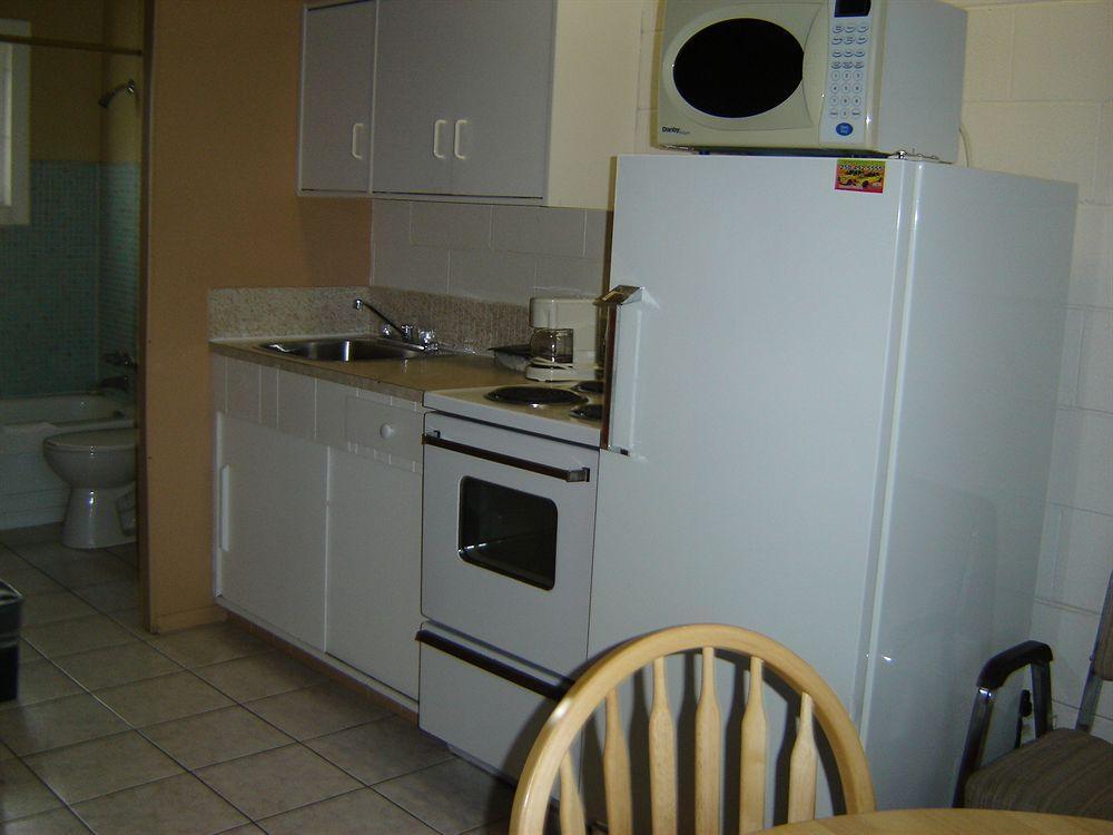 Flamingo Motel Penticton Bagian luar foto