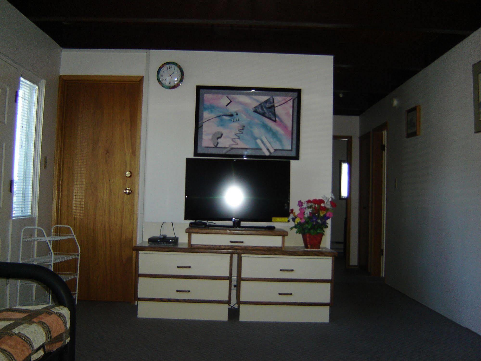 Flamingo Motel Penticton Bagian luar foto