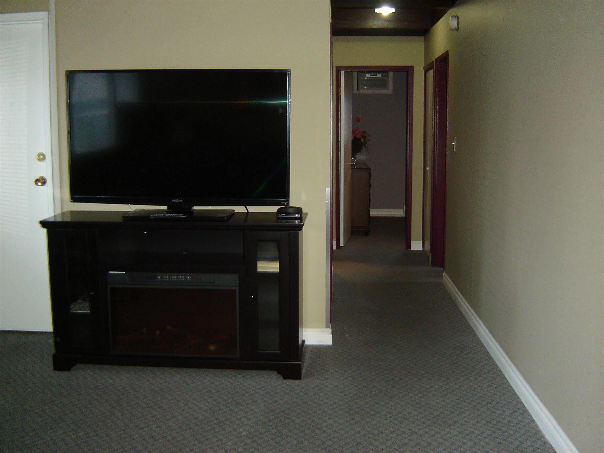 Flamingo Motel Penticton Bagian luar foto